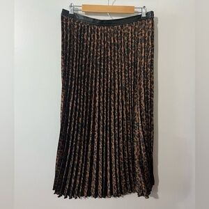 Leopard Print Pleated Skirt